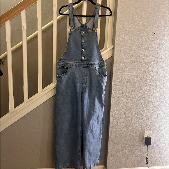 Woman's Levi's Denim Overalls Light Wash Red Tab Size-32 - Picture 5 of 6